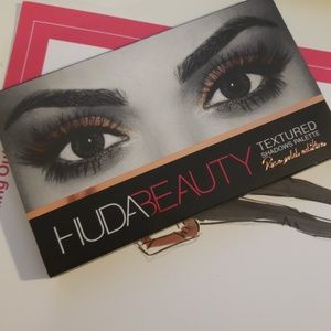 Huda Beauty Textured Shadows Rose Gold Edition